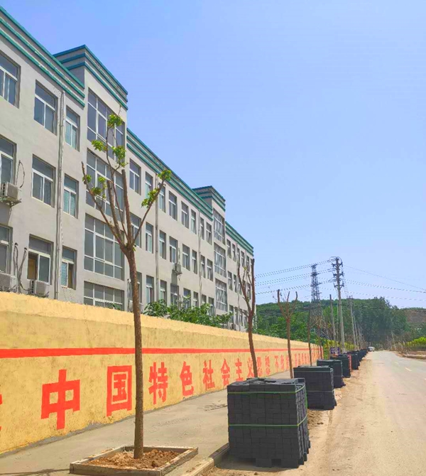 宜阳县锦屏镇山底村的透水砖施工工程（正在施工中）